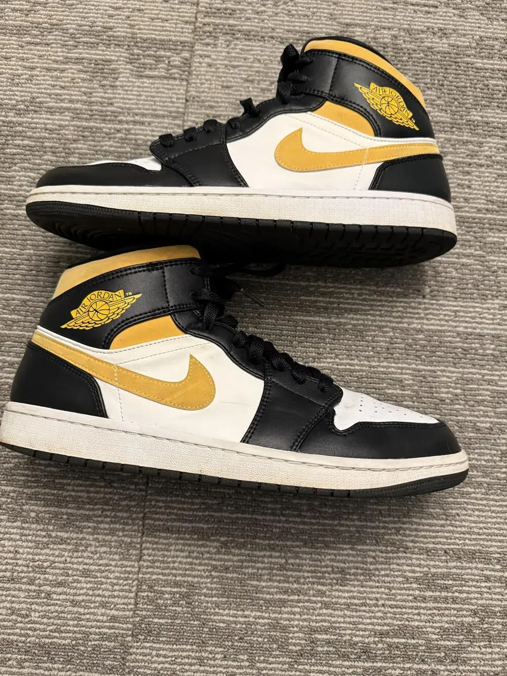 Nike Air Jordan 1 Mid Shoes Mens Size 11.5 White Black Metallic Gold 554724-177